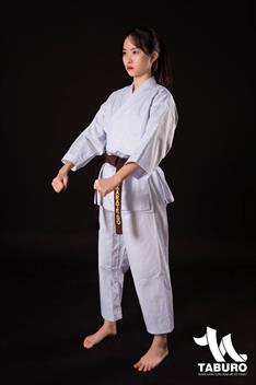 Võ phục Karate phong trào tốt